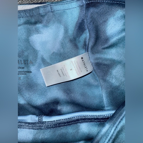 Athleta Elation Printed 7/8 Tight Leggings in Serene Riviera Blue Size Small - Picture 8 of 8